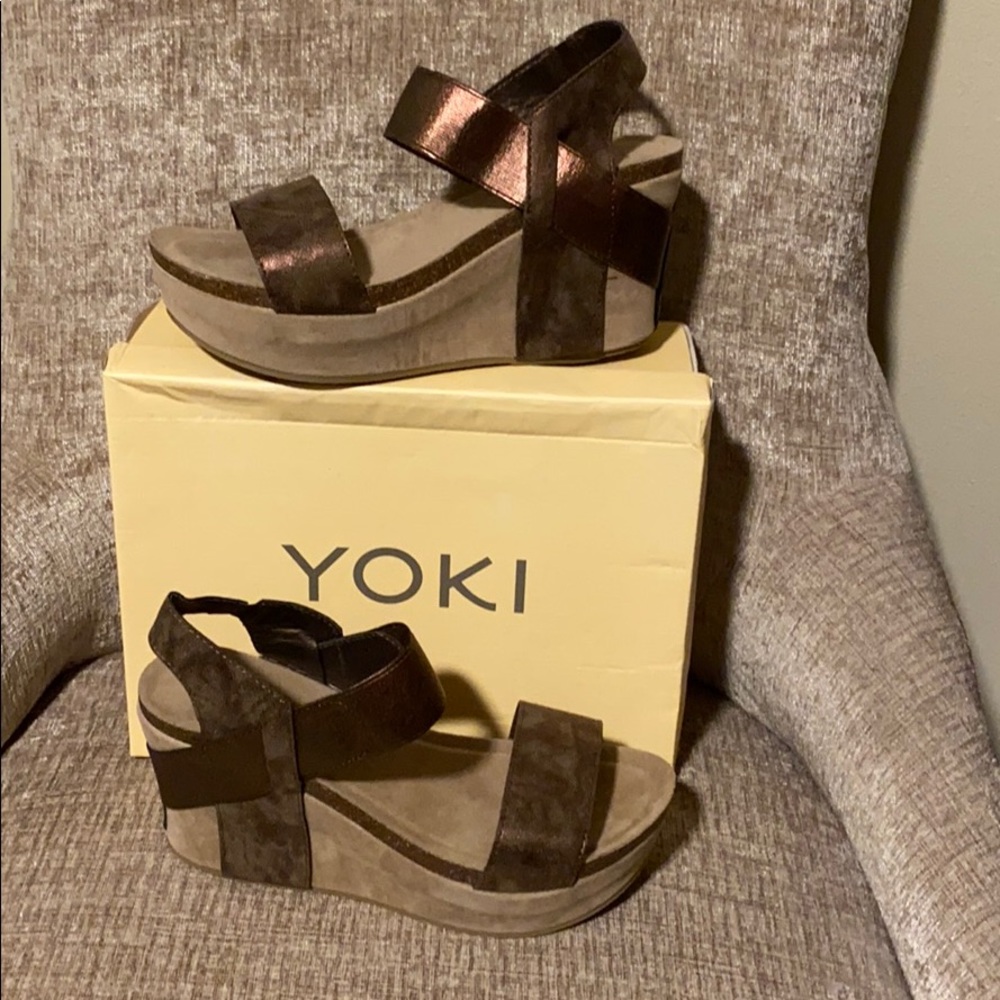 Yoki Hestry Bronze Wedges NEW